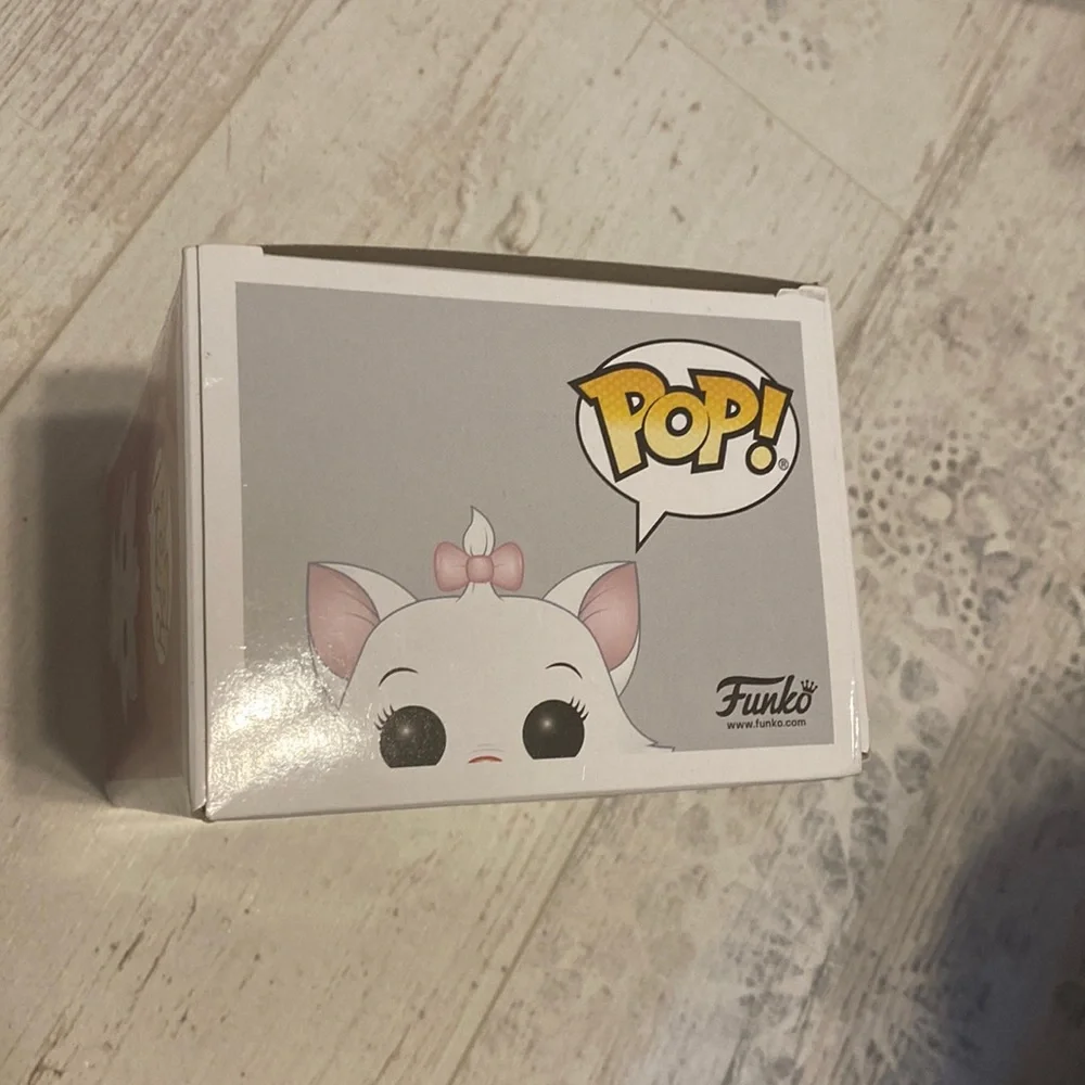 Funko Pop Flocked Marie #294 Disney Exclusive Figure - Picture 11 of 12